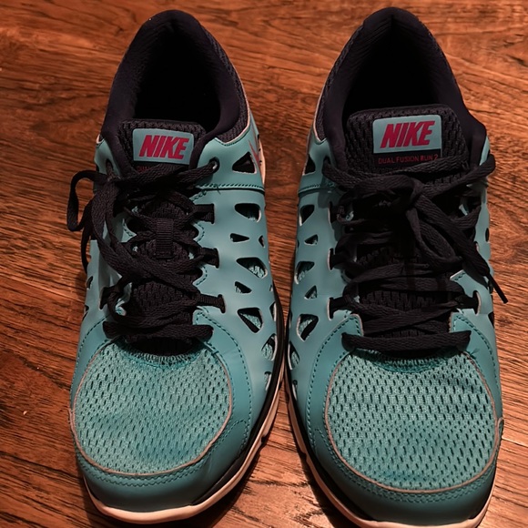 Nike Shoes - Nike Dual Fusion Shoes
